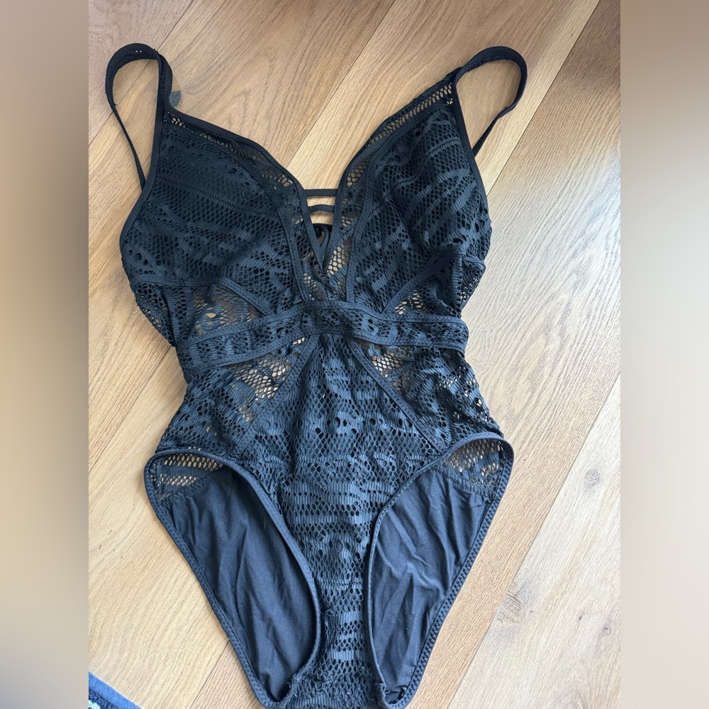 Becca swimsuit size medium